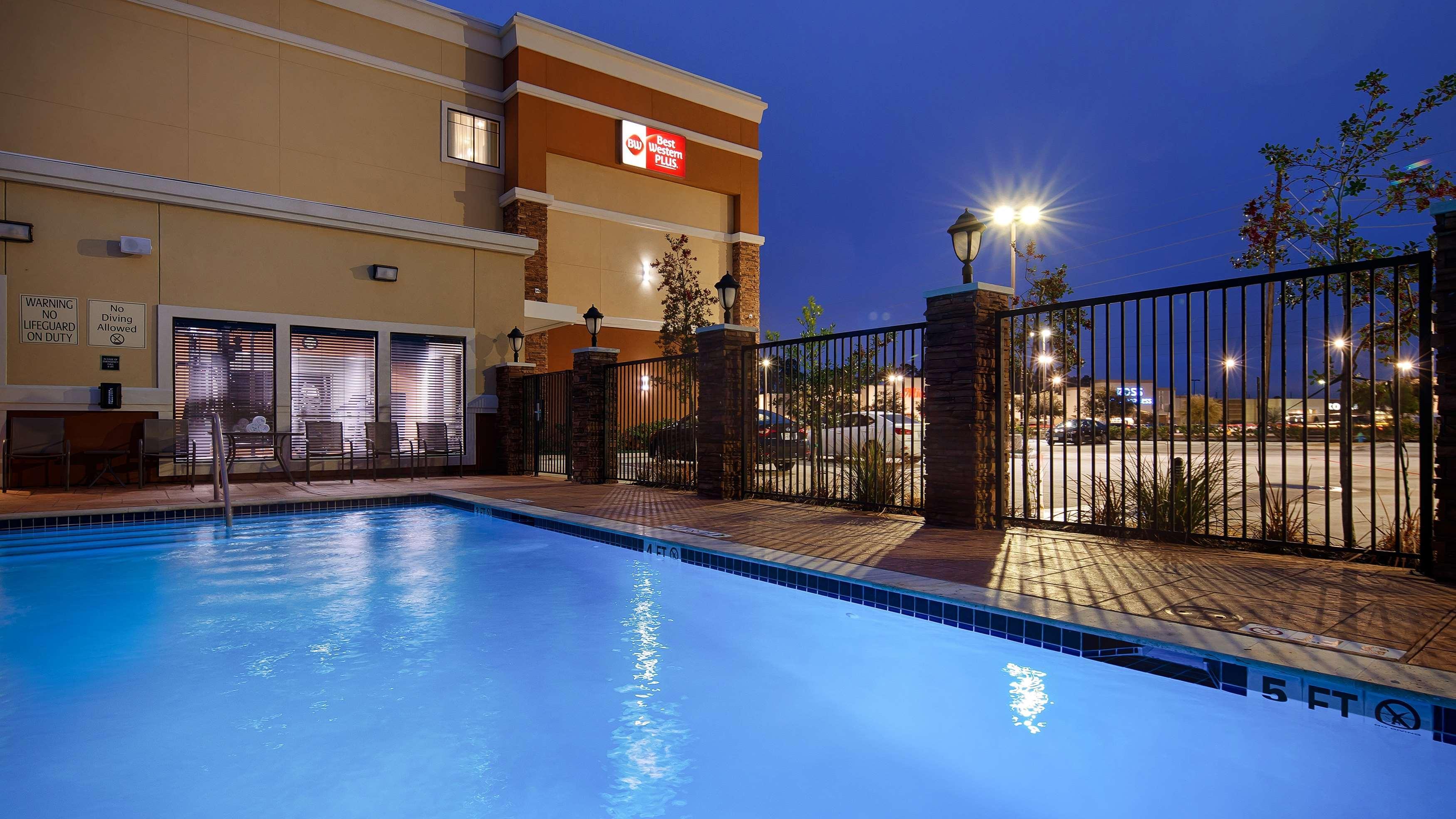 Best Western Plus Spring Inn & Suites Экстерьер фото