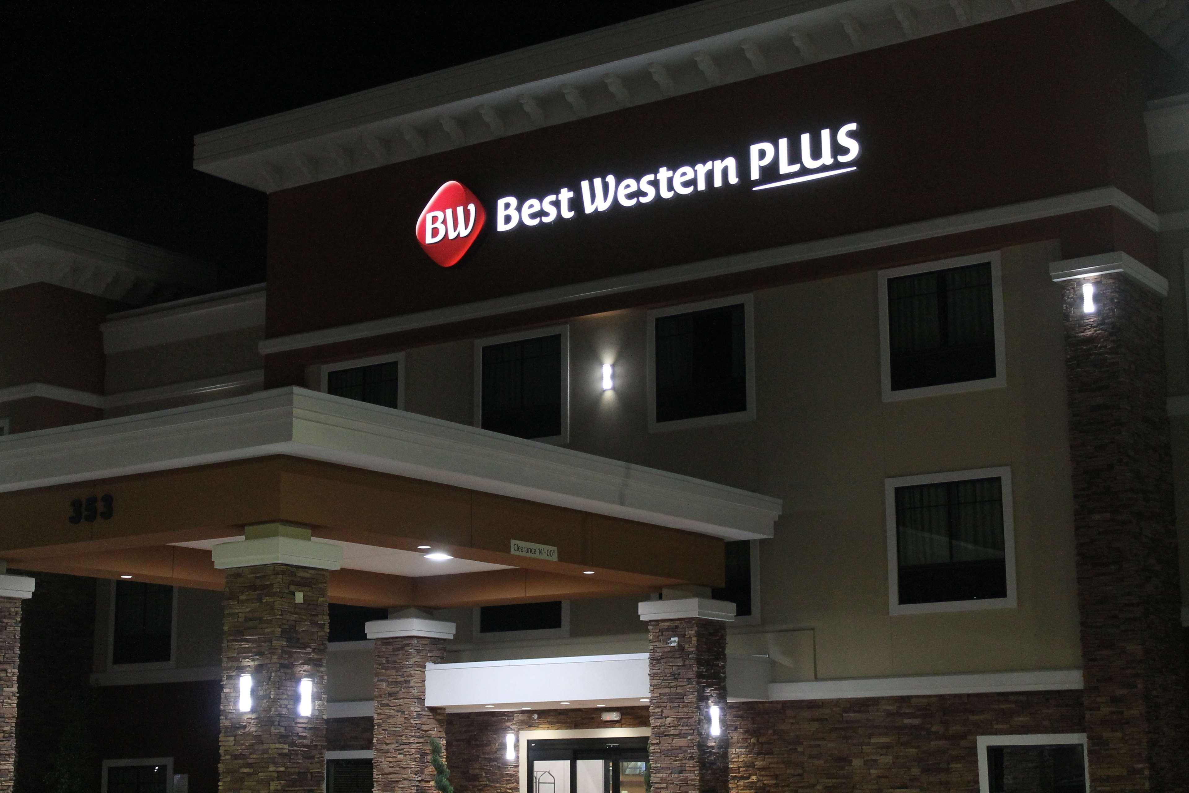 Best Western Plus Spring Inn & Suites Экстерьер фото