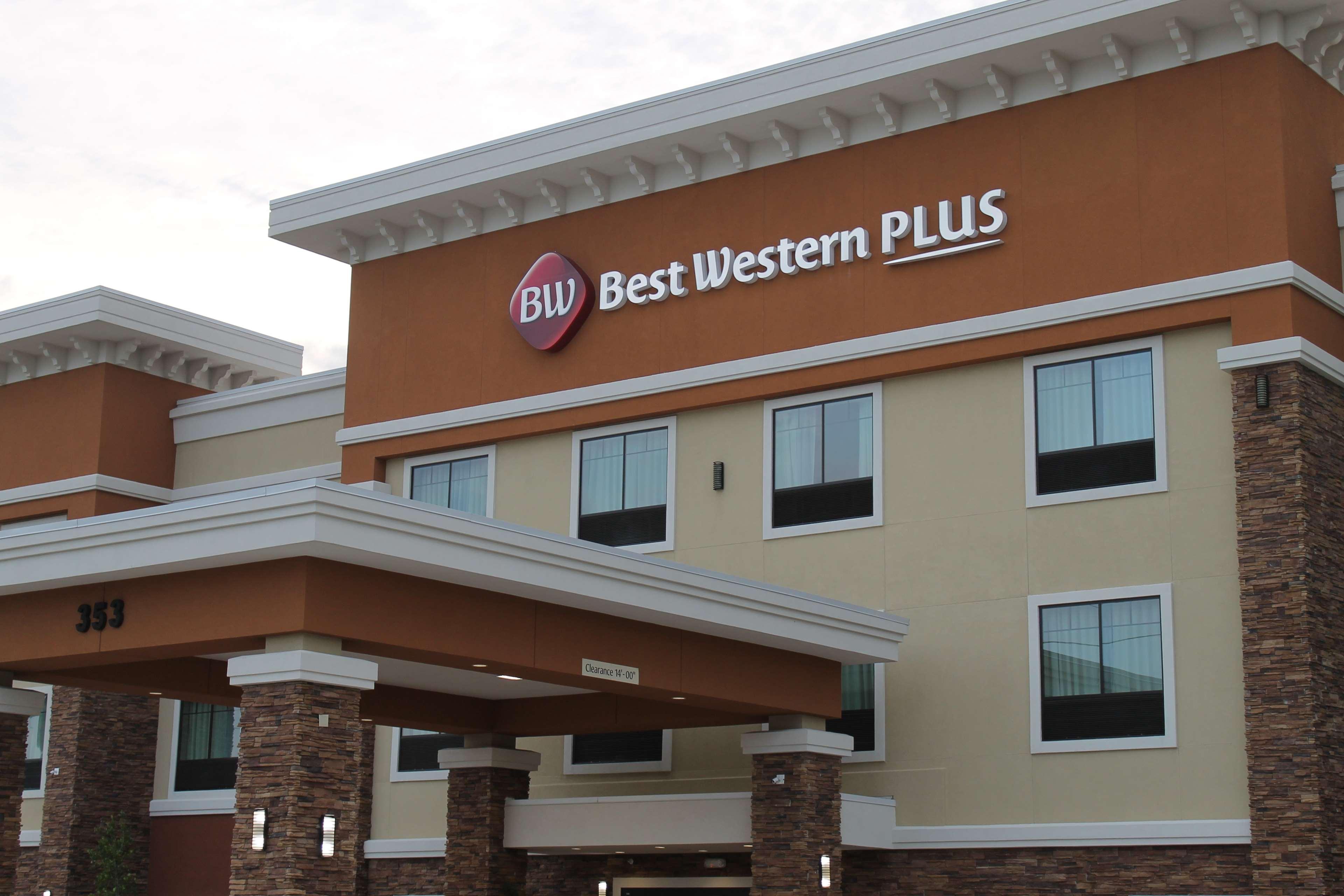 Best Western Plus Spring Inn & Suites Экстерьер фото